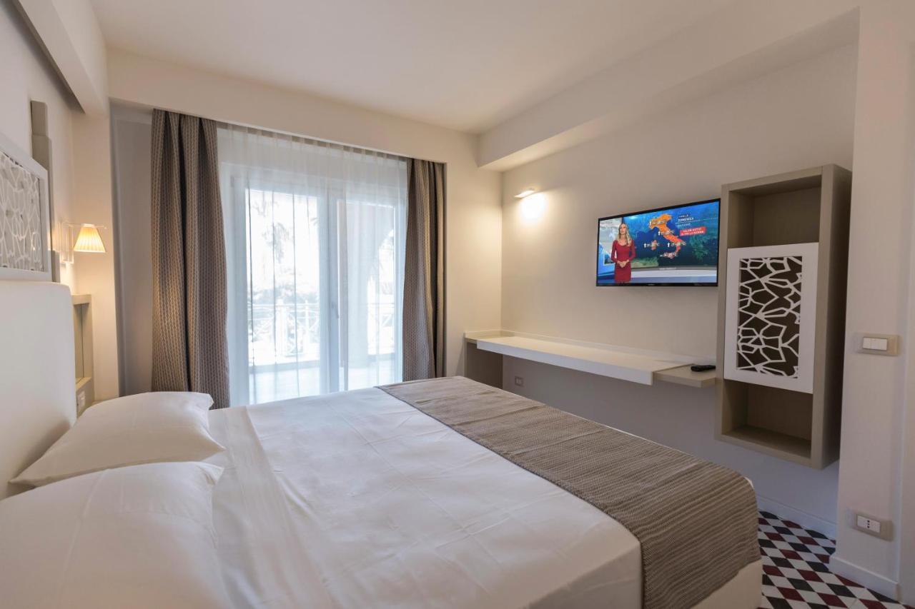 Suite Hotel L'Oasi Di Riaci (Adults Only) Santa Domenica  Exteriér fotografie